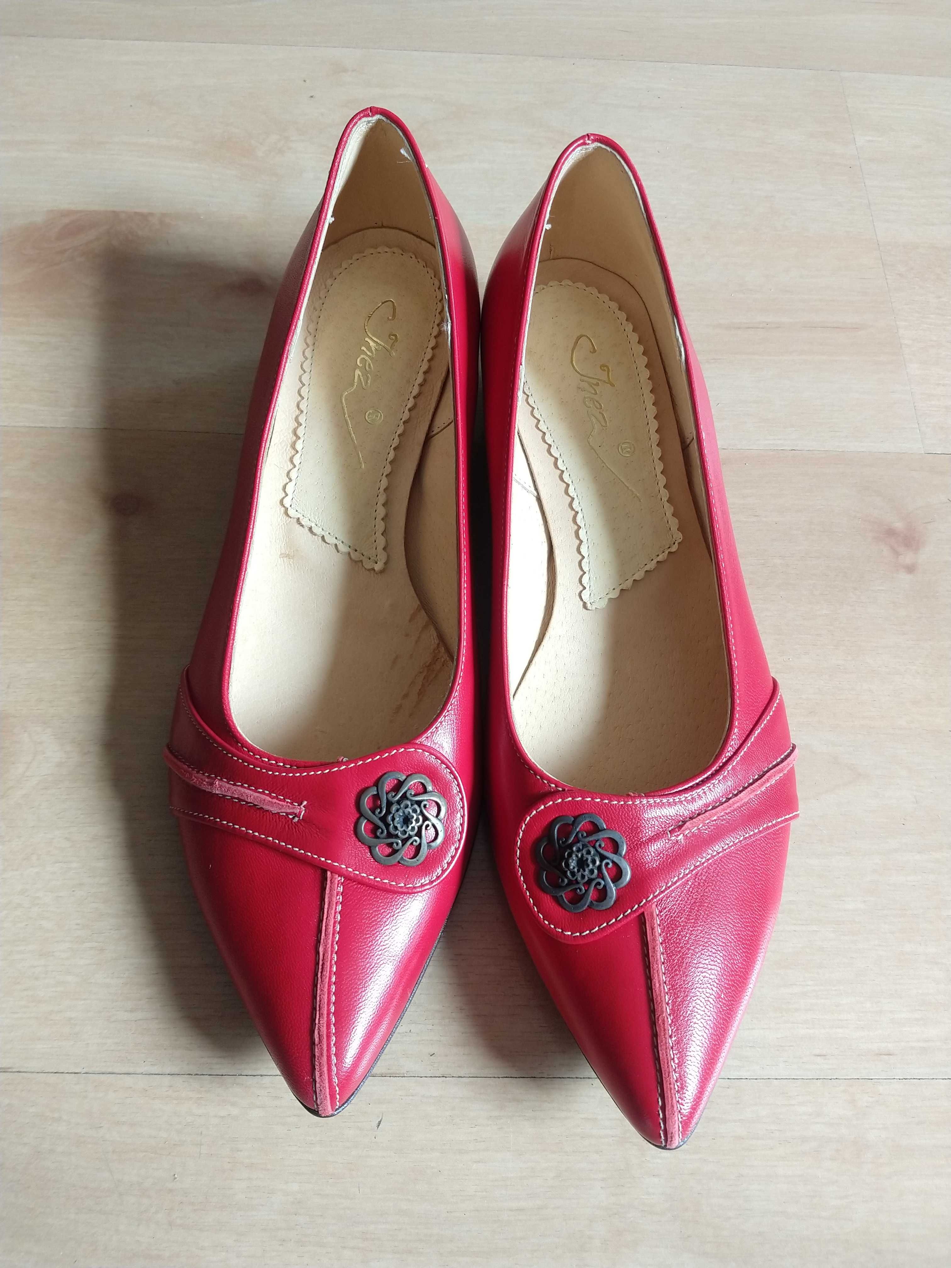 Buty czółnko skóra czerone 38 firmy Inez z likwidacji sklepu
