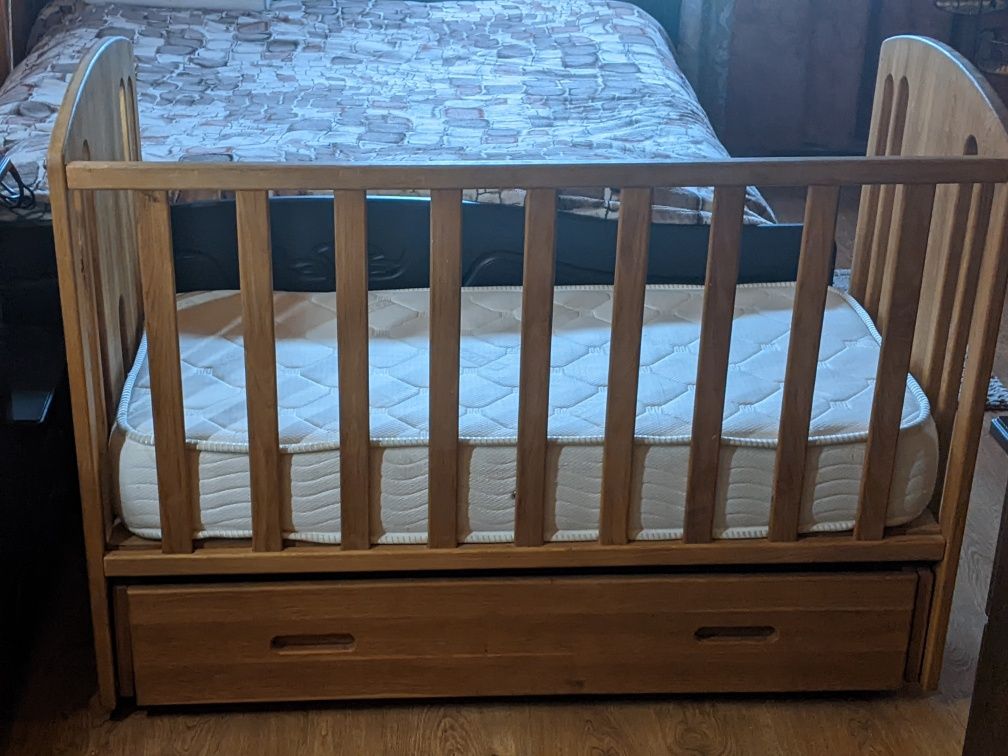 Кроватка дерев'яна дитяча
