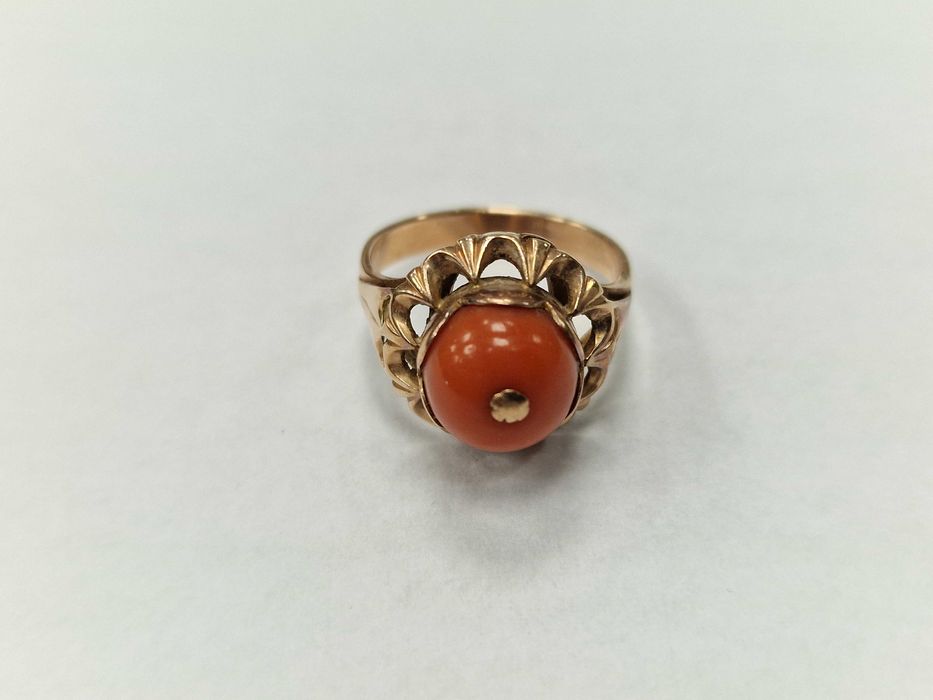 Złoty pierścionek damski/ 585/ 5.55 gram/ R15/ Koral/ Polska 1963-86