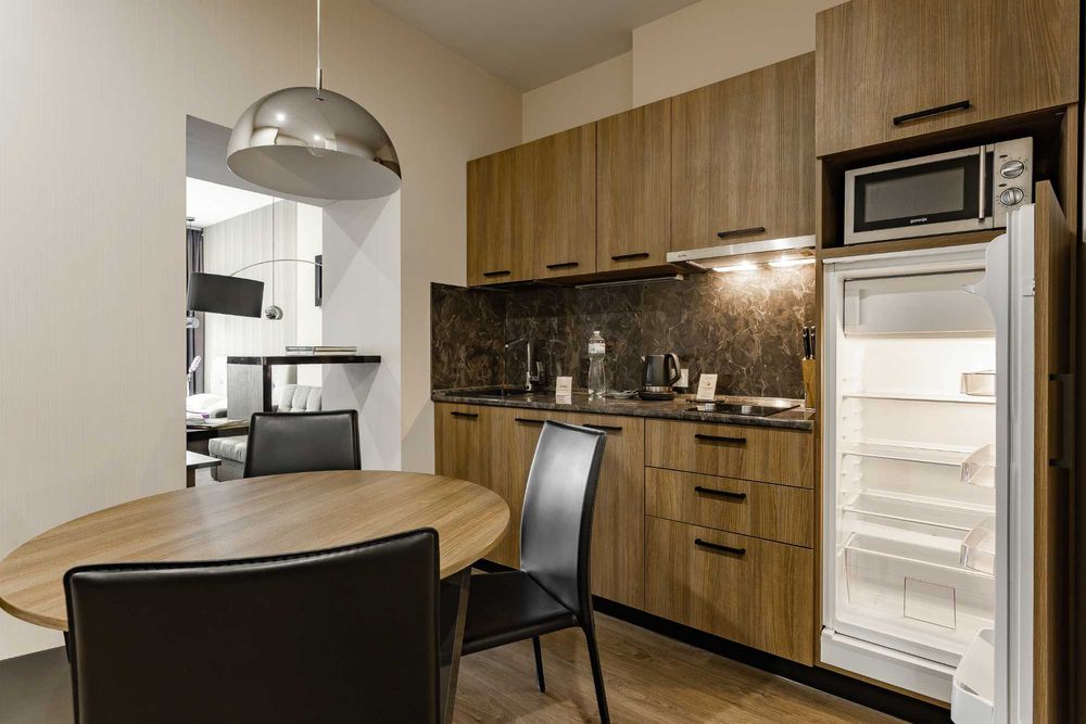 Стильна студія 55 м² у центрі Києва біля Майдану | Генератор | Укриття