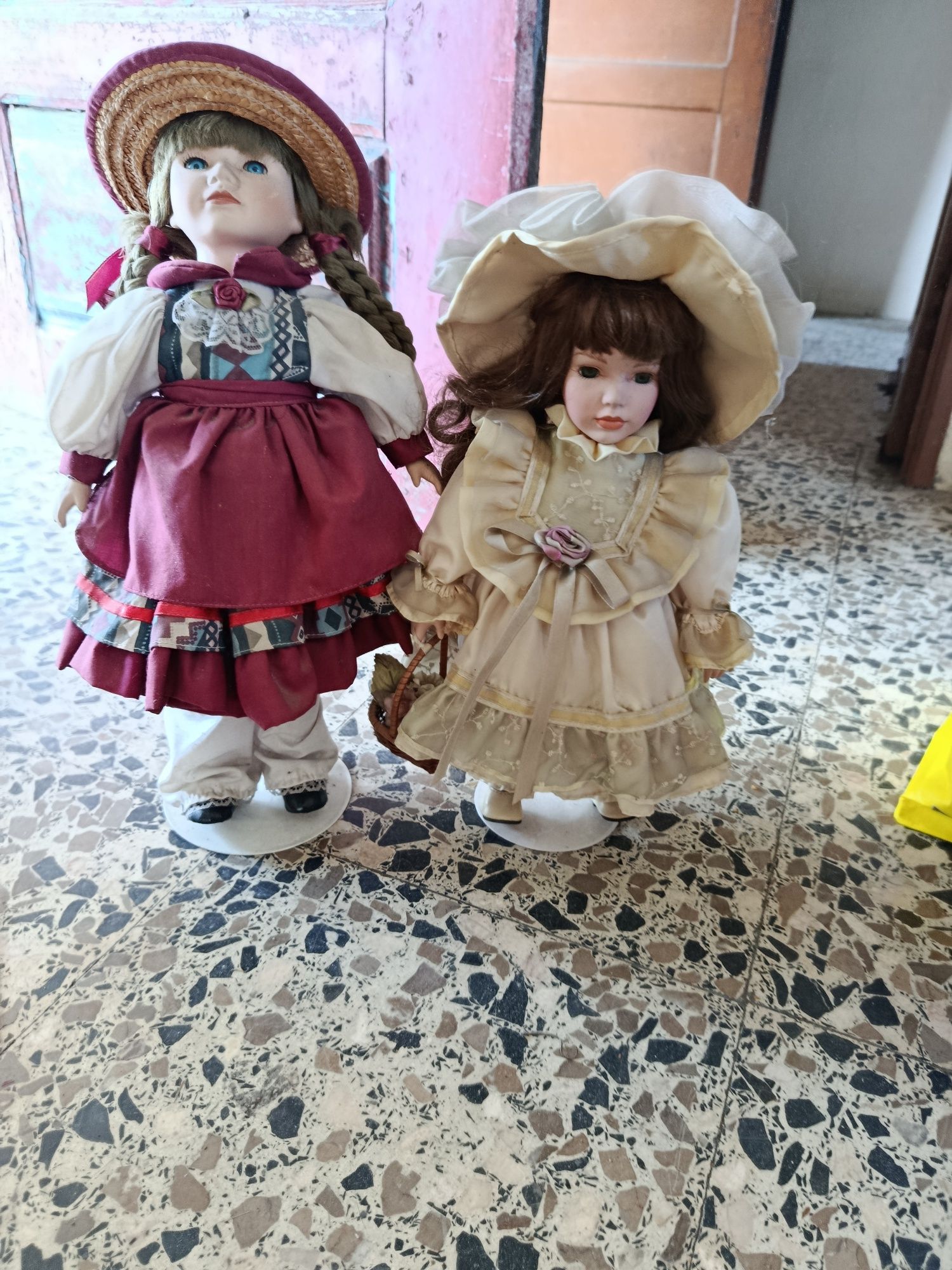 Bonecas de porcelana