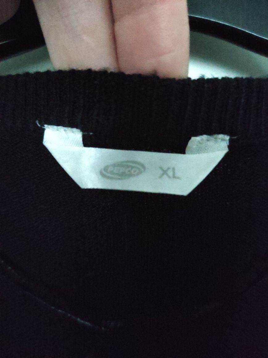 Czarny damski sweter rozmiar XL