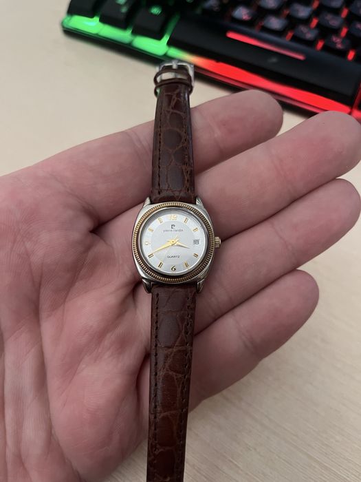 Жіночий годинник від відомого бренду Pierre Cardin.