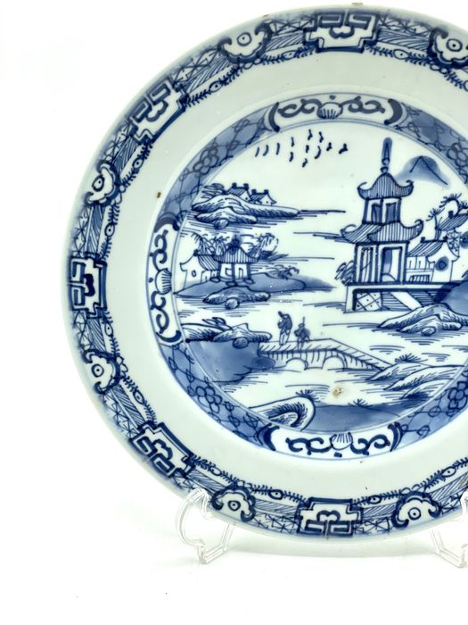 Prato de porcelana chinês azul e branco companhia das indias