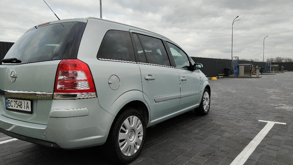 Продам Opel Zafira B