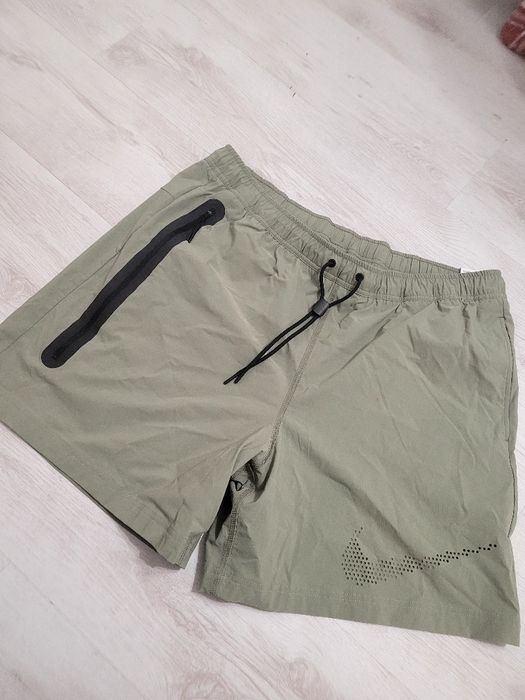 Шорти NIKE Sportswear Tech Woven нові original