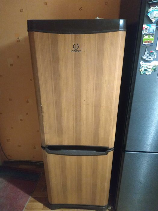 Холодильник "Indesit"
