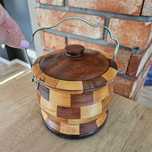 Drewniany pojemnik z ceramicznym wnętrzem