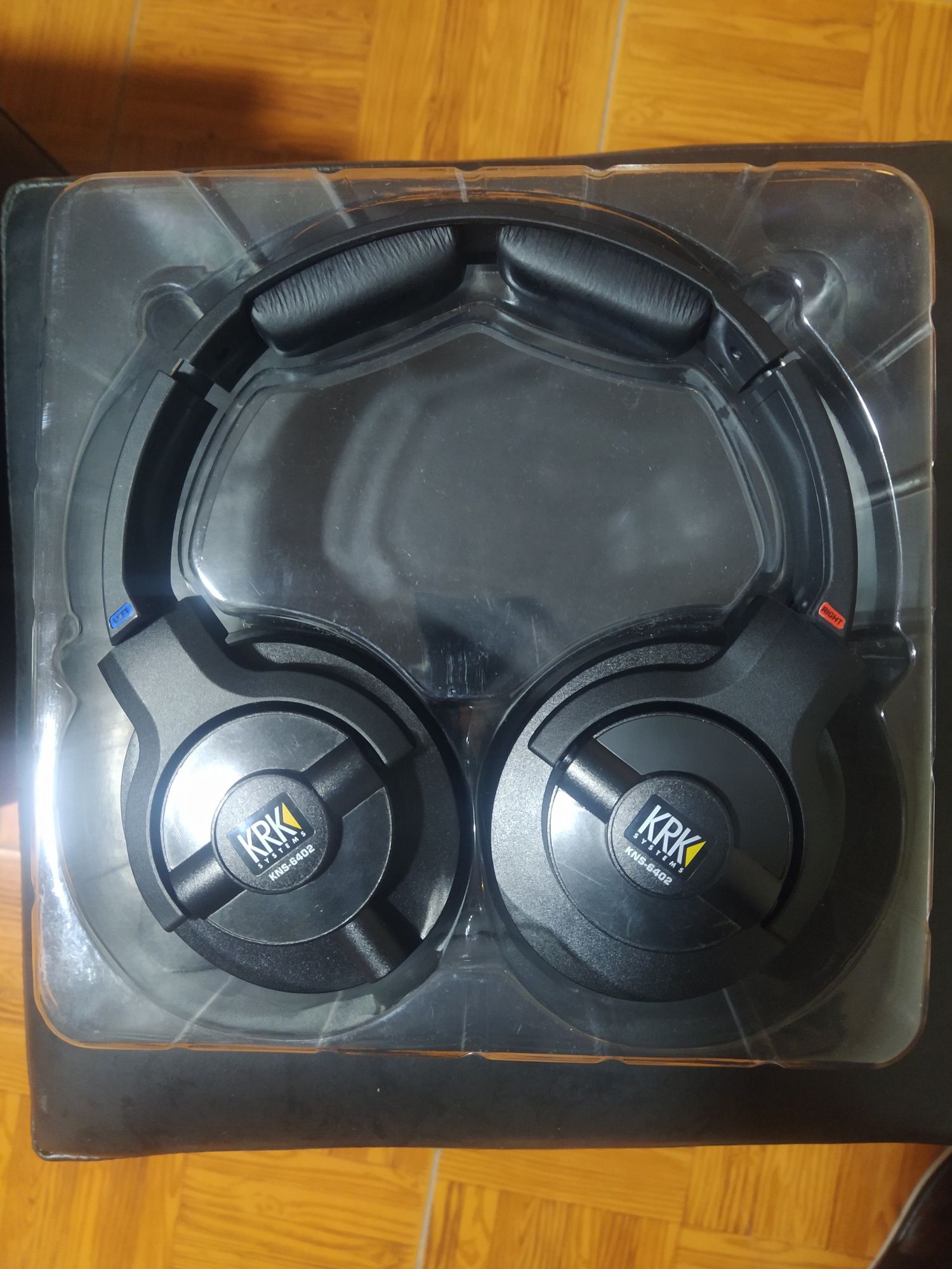 Phones krk kns6402