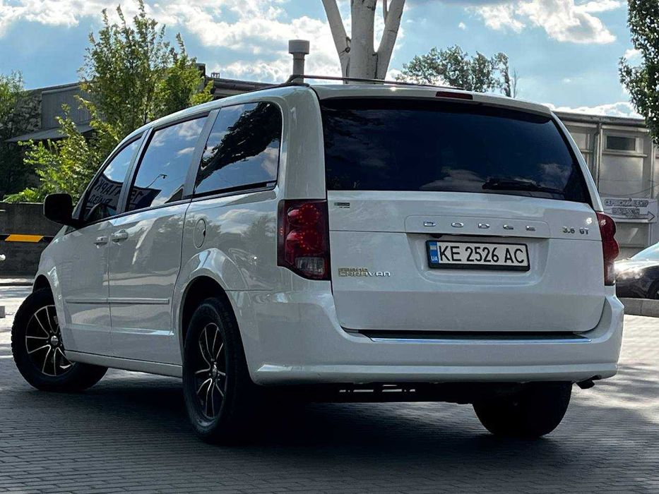 Dodge Grand Caravan 2017 7 мест автомат газ - бензин