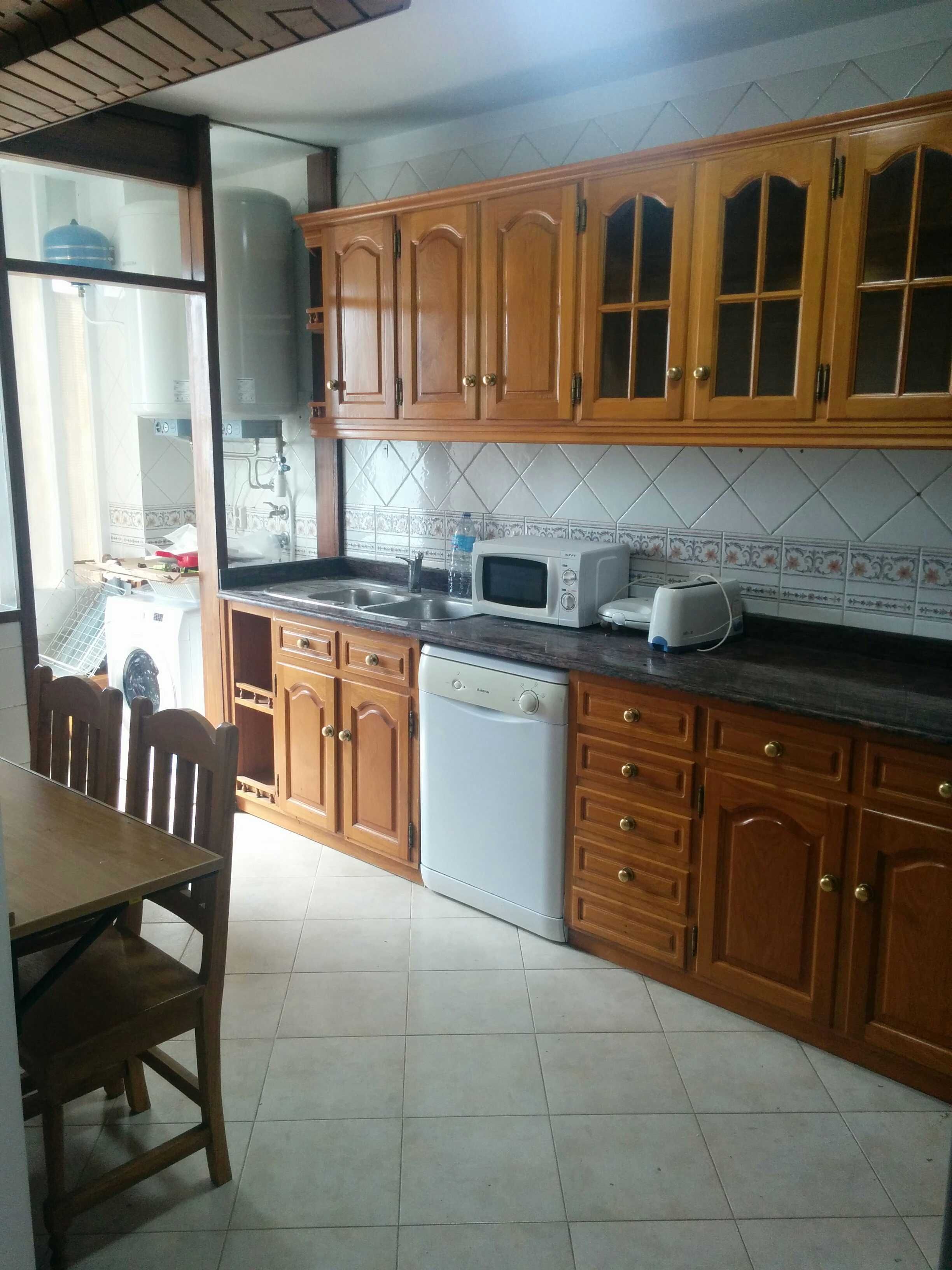 Quarto a cinco minutos do ISEP - só estudantes