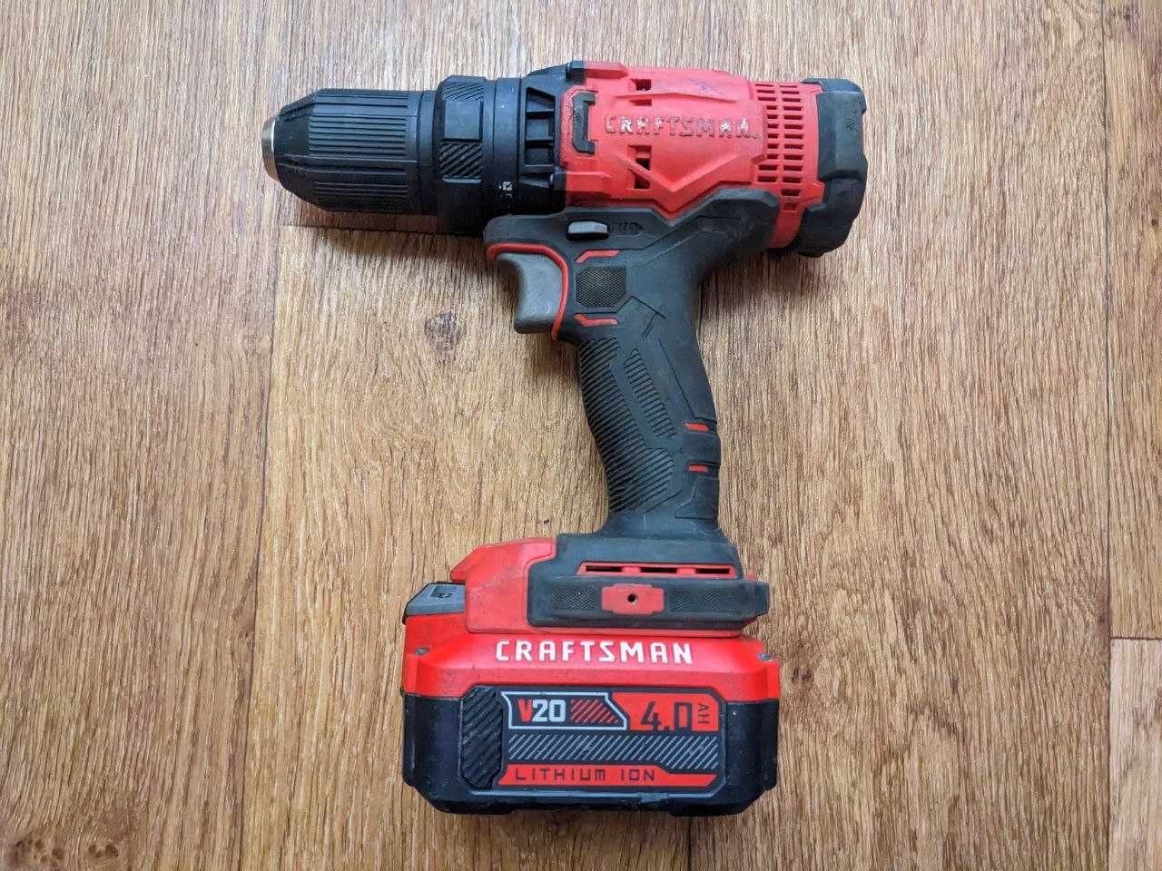 Аккумуляторная дрель-шуруповерт Craftsman CMCD700 20V с комплектом