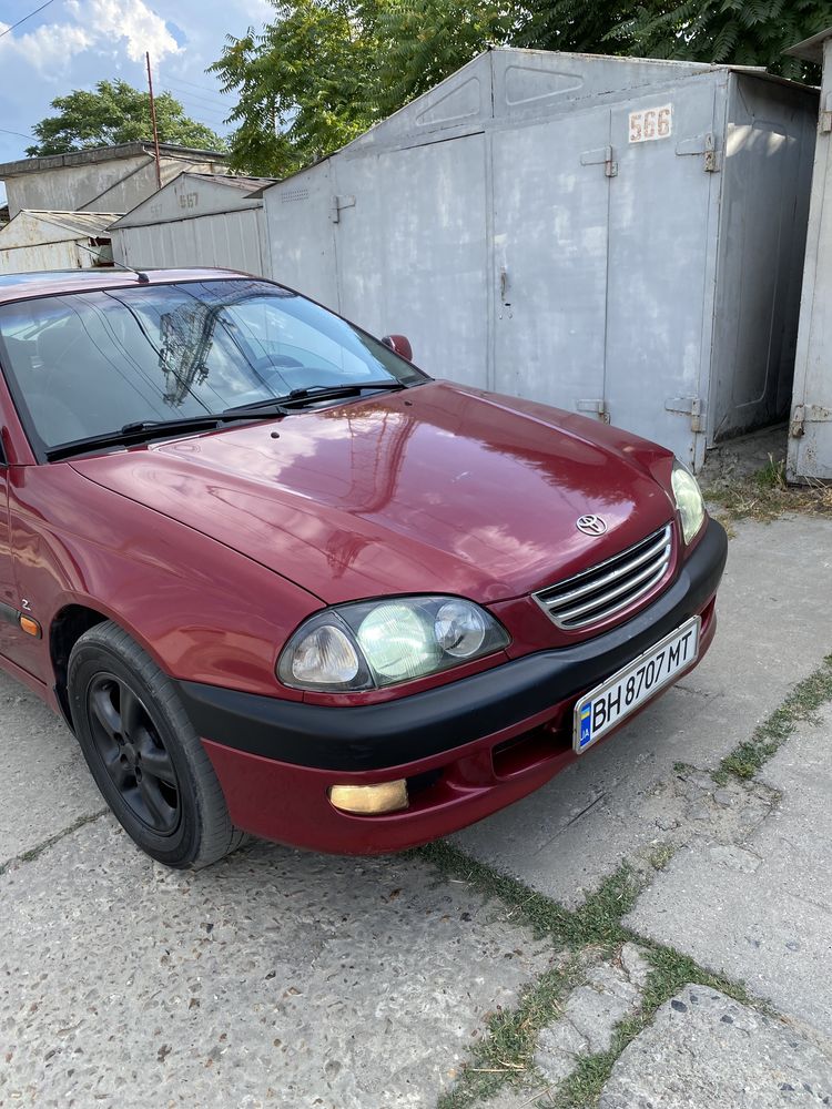 Toyota Avensis 2.0 автомат