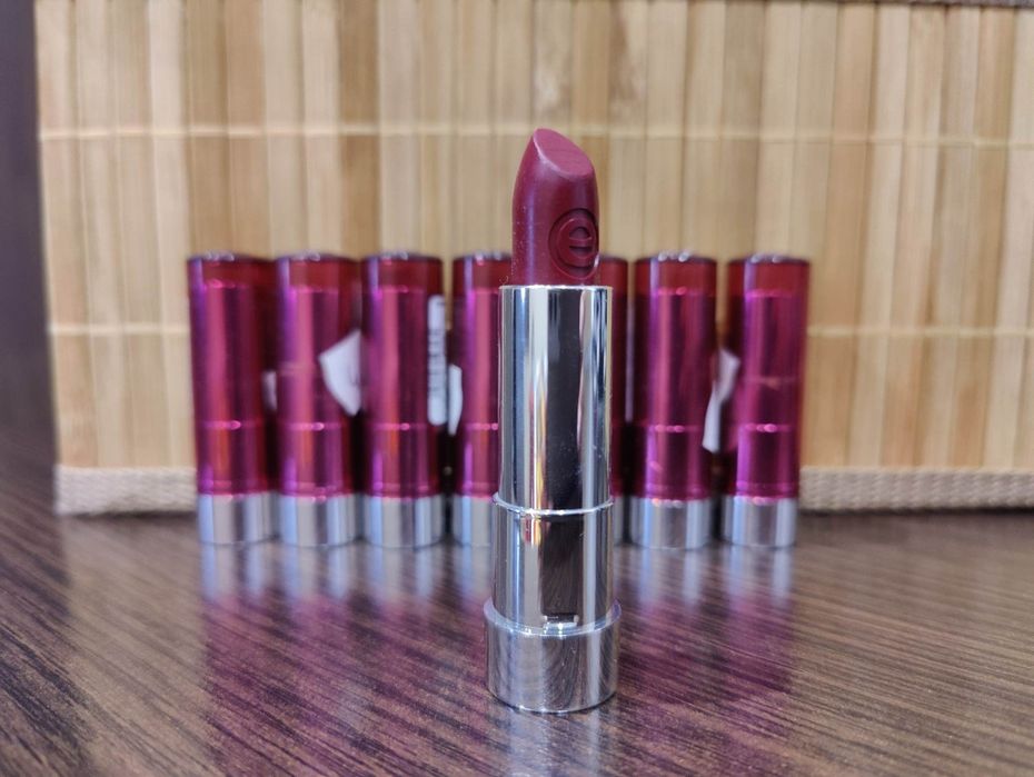 Kosmetyki, makijaż, lakiery