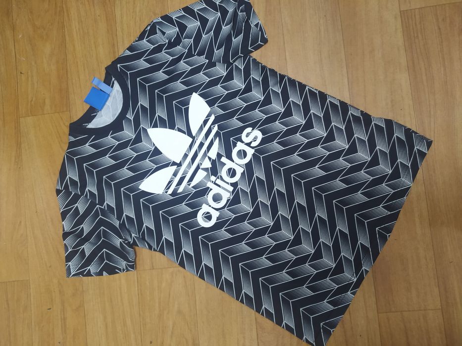 Футболка Adidas originals