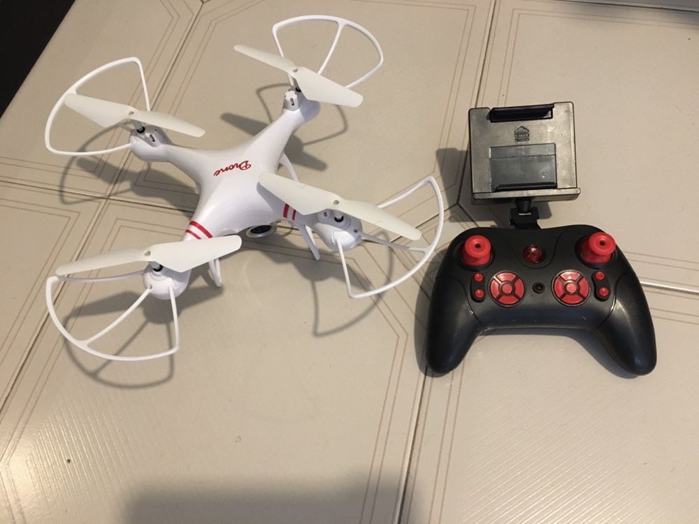 Drone branco com câmara