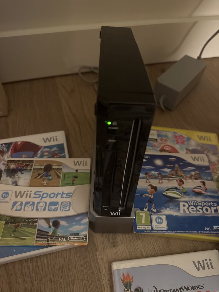 Consola Nintendo Wii + Jogos + volantes + comandos