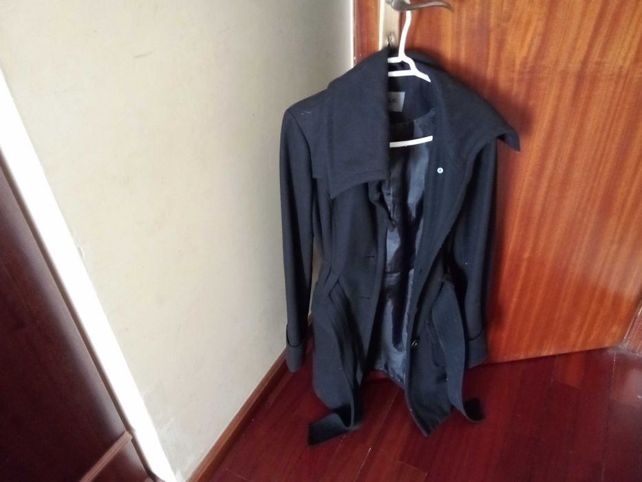 Casaco preto tamanho s como novo muito quentinho vão gostar preco 50 e