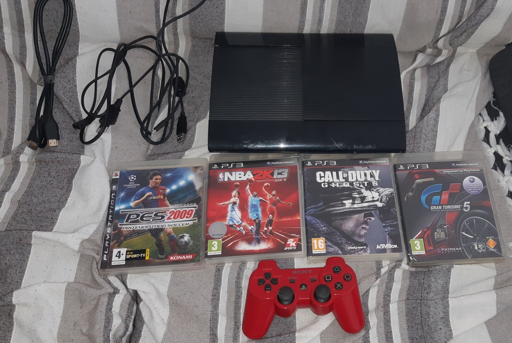 Ps3 Super Slim com 1 Comando red e 4 Jogos