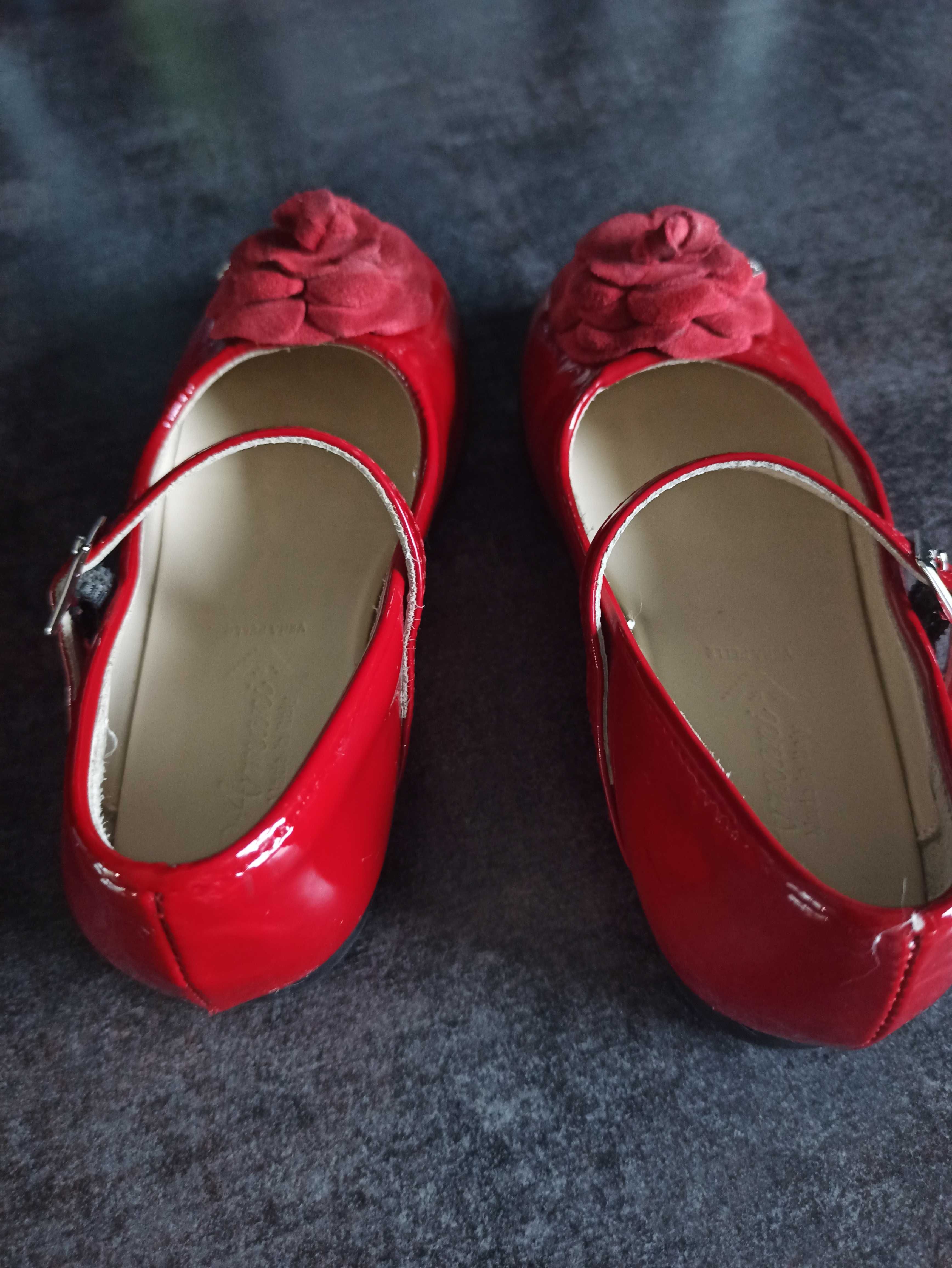 Lakierki Armani czerwone rozmiar 25