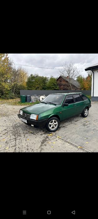 ВАЗ 2109 2004 на повному ходу