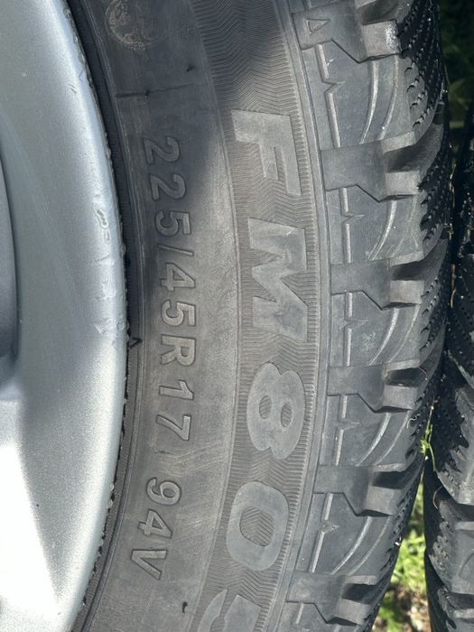 Felgi z zimowymi oponami 225/45/R17 rozstaw śrub 5/120