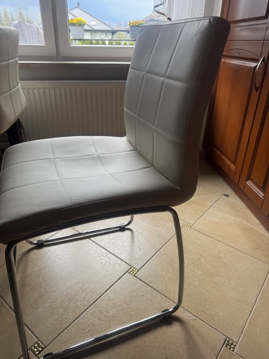 Krzesla na spezedaz stan bardzo dobry