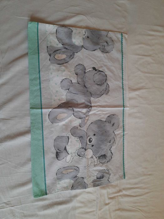 Komplet poszewek na pościel + ochraniacz na łóżeczko