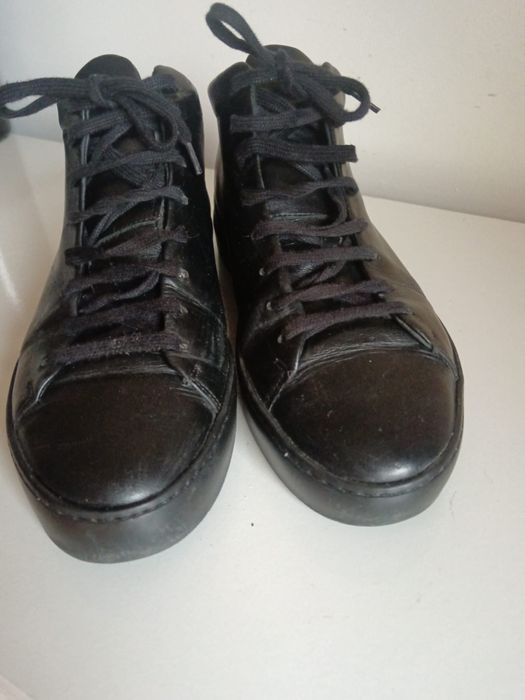 Botas pretas, homem da JAK