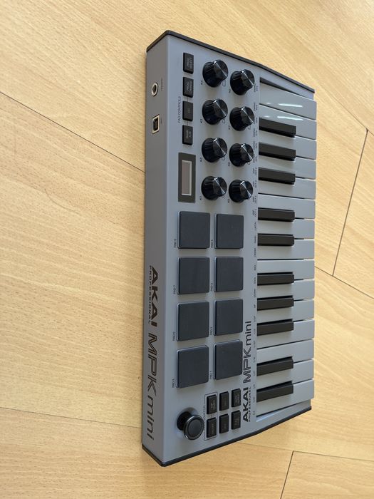 AKAI MPKmini special edition gray, teclado midi