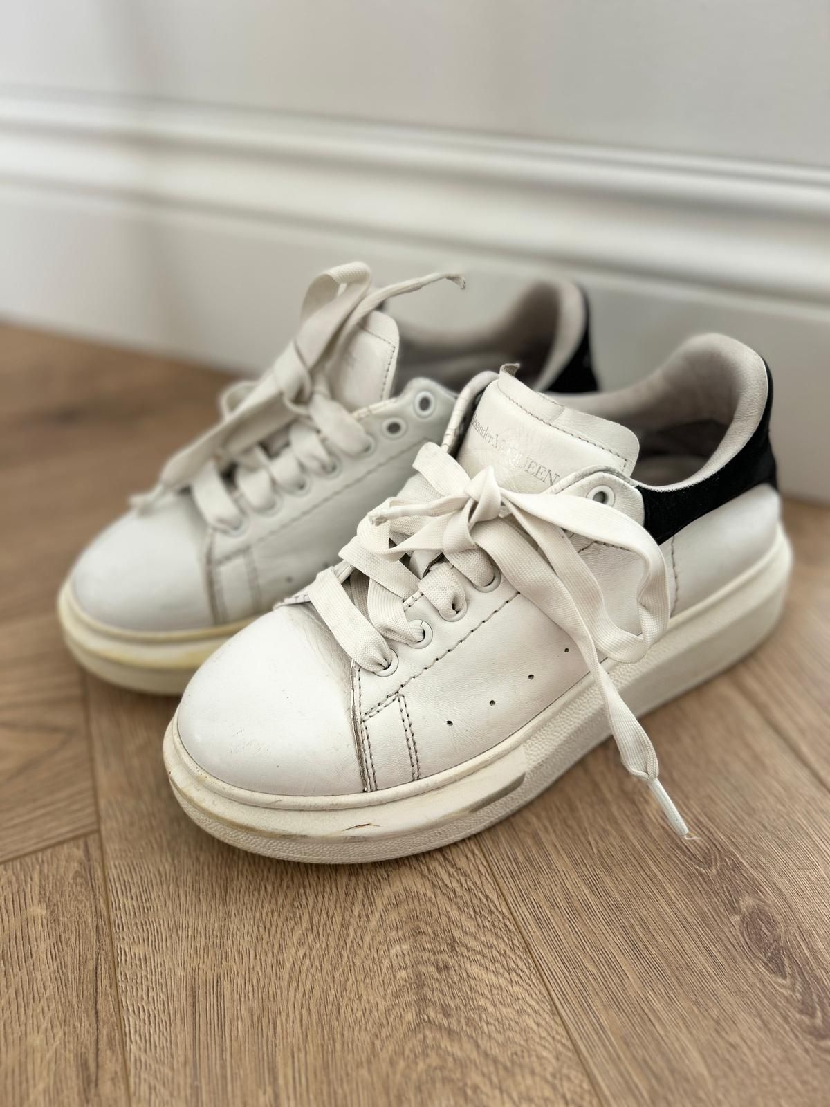 Sneakersy Alexander McQueen białe