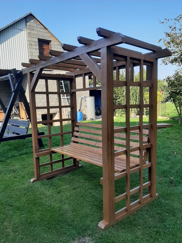 Pergola z ławką .