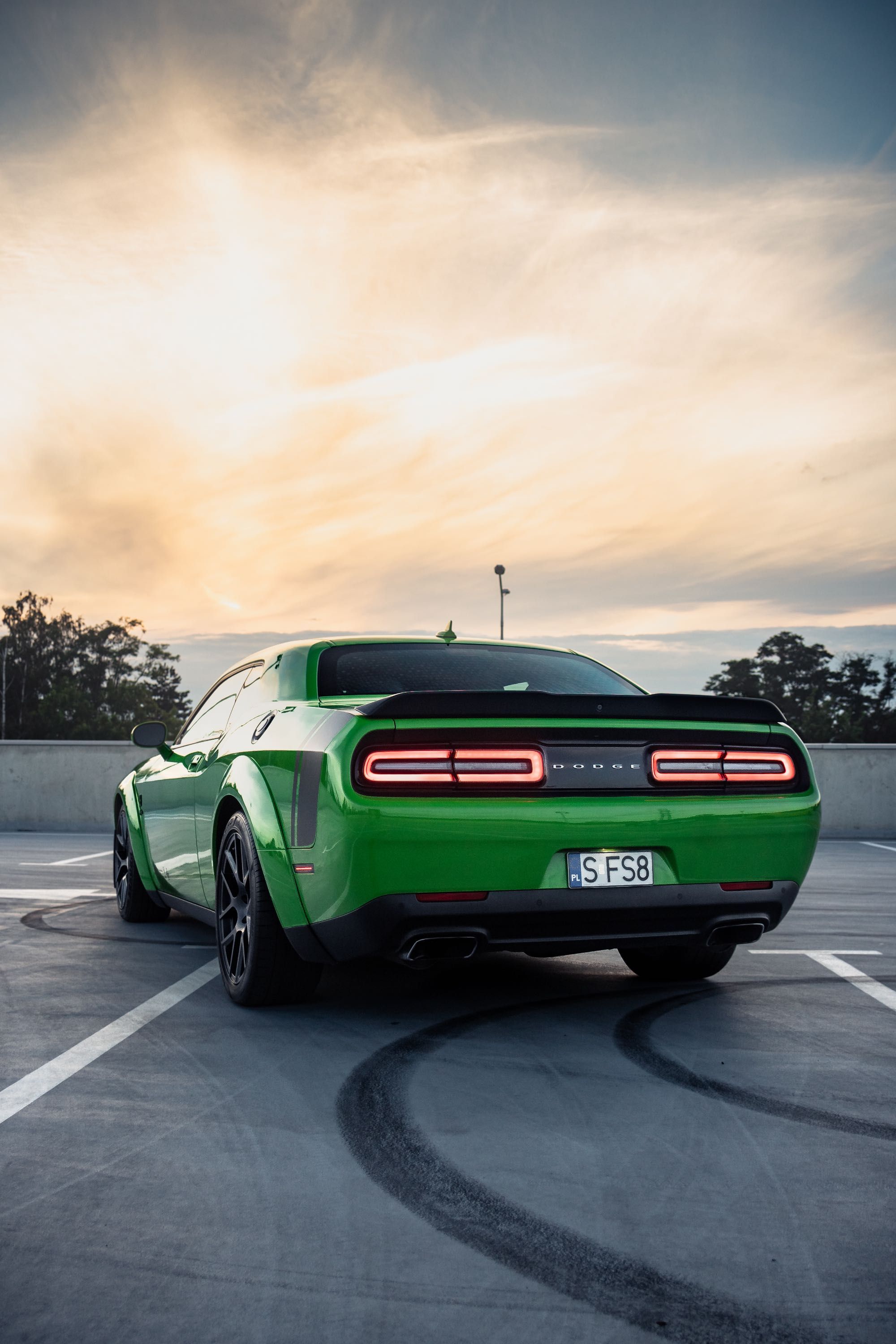 Wynajem Dodge Challenger Shaker Widebody 6.4L V8 HEMI bez kaucji