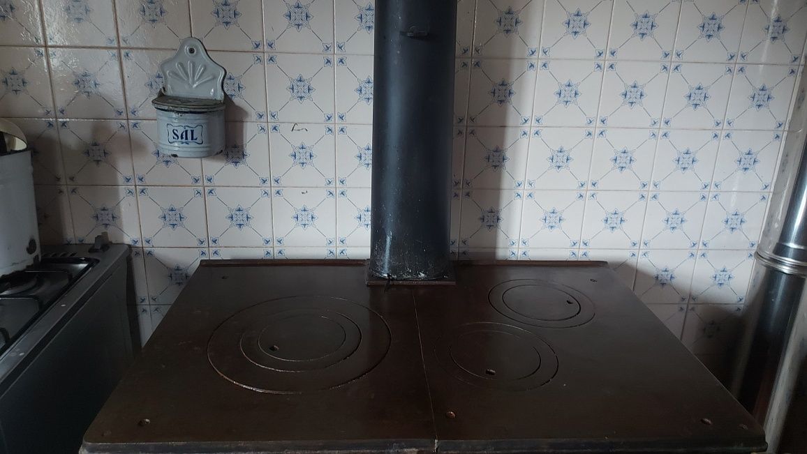 Fogão a lenha em Ferro Fundido CIF 9, 650 €
