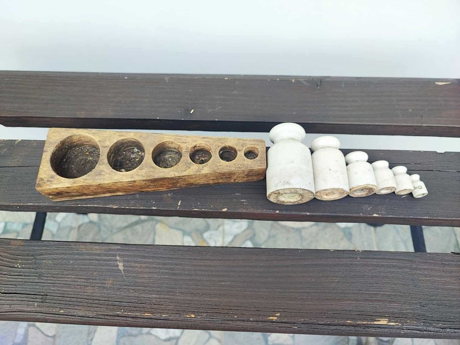 Stare odważniki,odważnik,porcelanowy w pudełku
