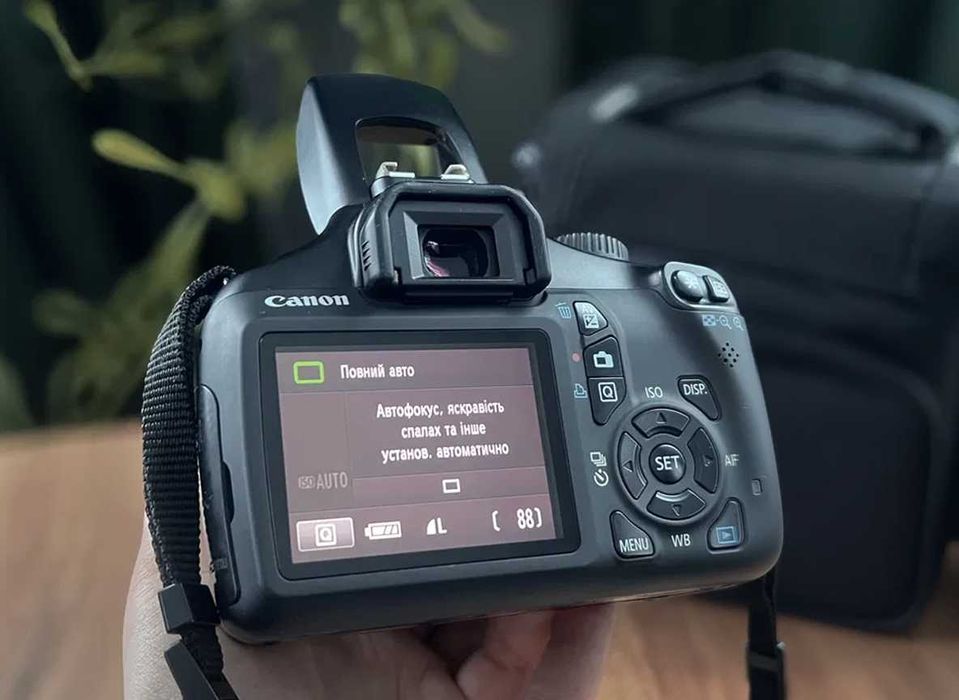 Дзеркальний фотоапарат Canon Eos 1100D з об'єктивом, сумкою. Як новий