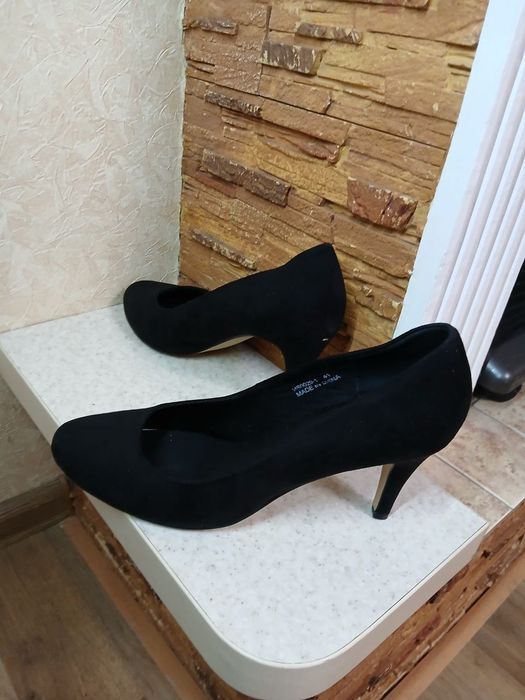 Чорні замшеві підбори