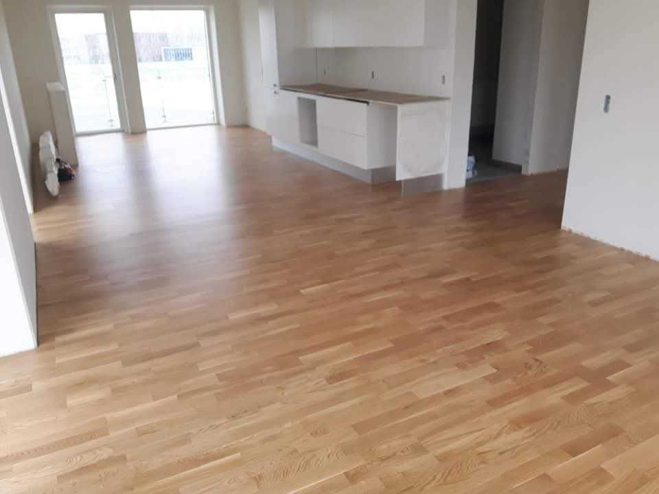 Montaz paneli,desek podlogowych