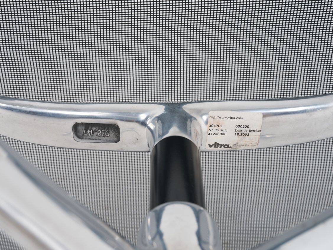Cadeira EA108 da Vitra