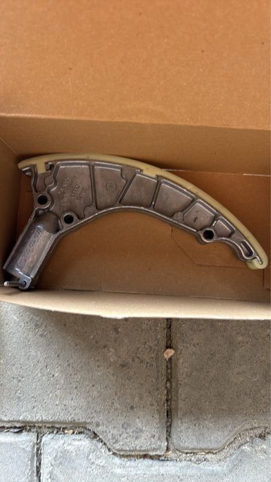 Натягувач цепа новий оригінальний 059109507AM