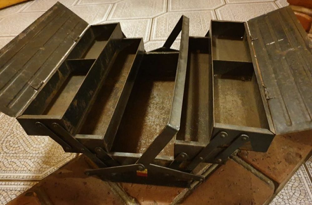 Skrzynka narzedziowa metalowa