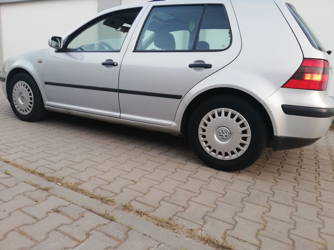 Sprzedam Golfa 1998 r 1,9 TDI, 90 KM, Sprawny, nie ma rdzy,ekonomiczny