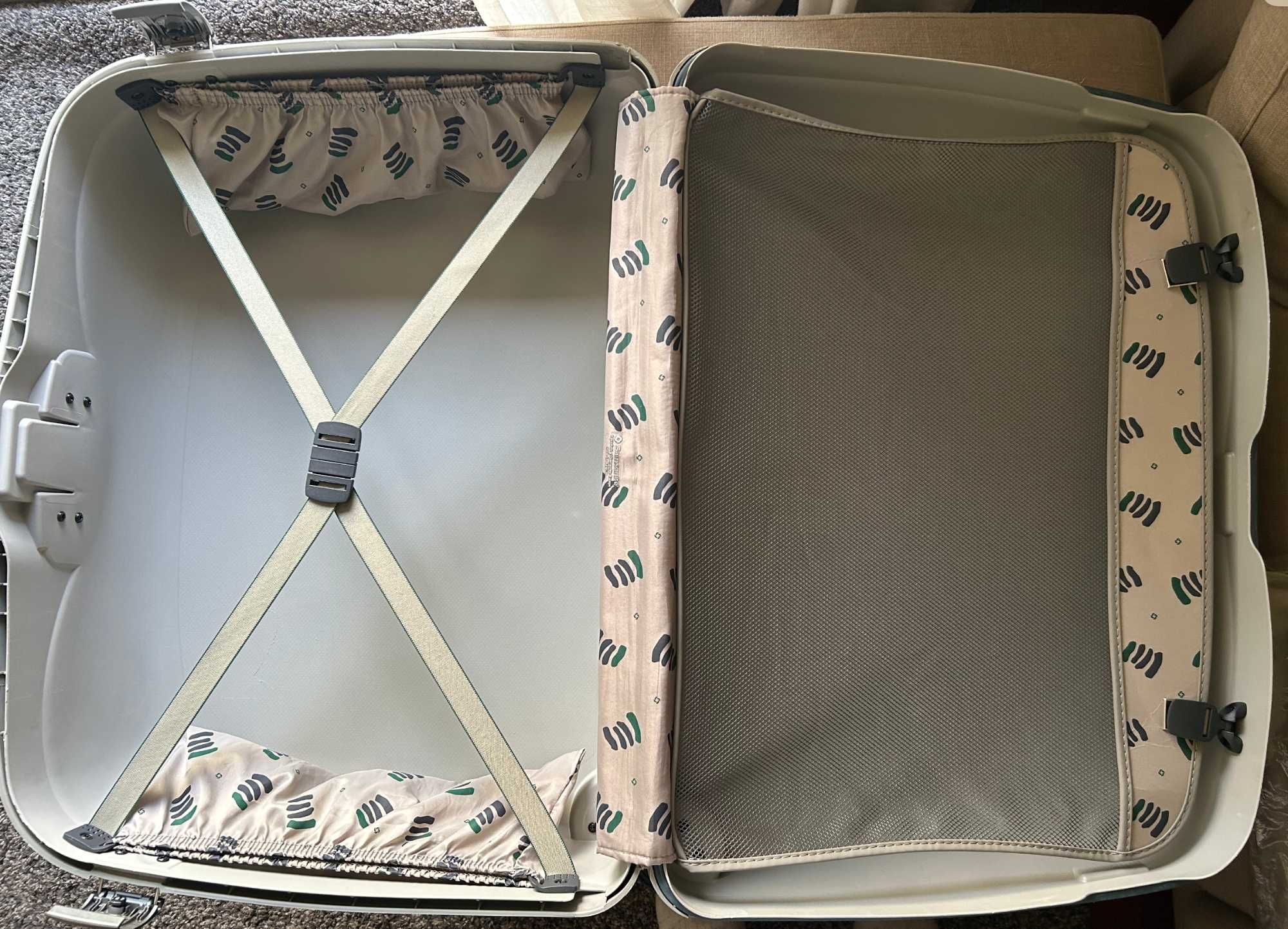Mala Samsonite usada 38L, rodinhas, chave e porta-fatos. Impecável.