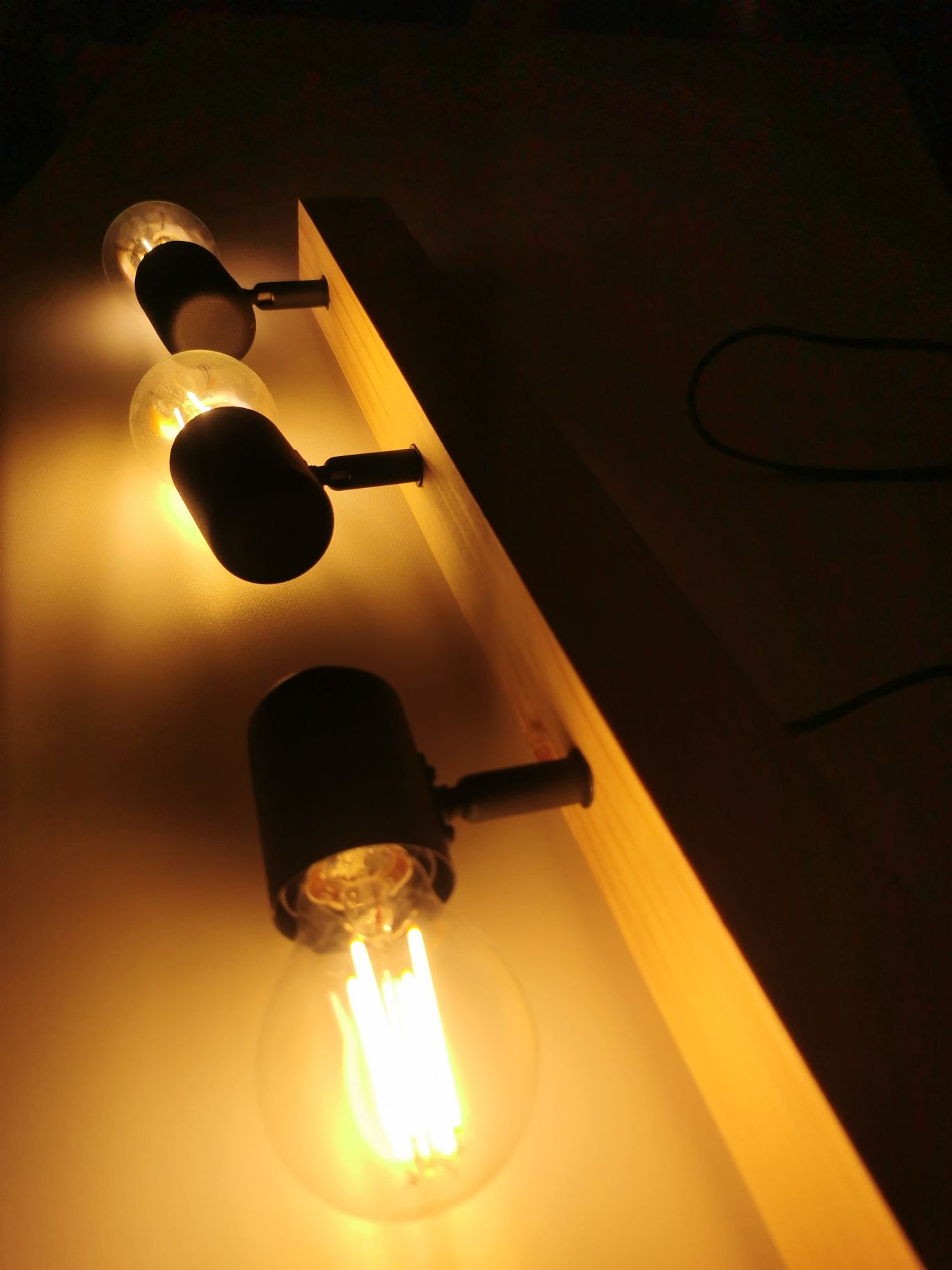 Nowa lampa plafon Eglo led Drewno metal