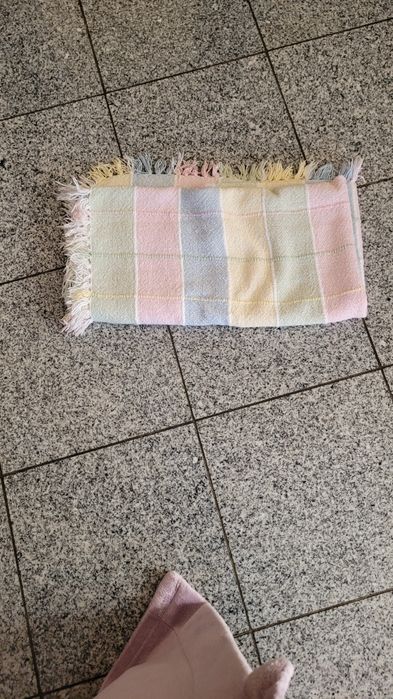Koc 90 cm x 100 cm wielokolorowy różowy żółty niebieski zielony