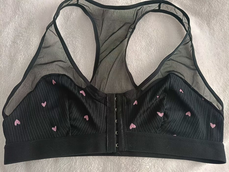 Biustonosz L zapięcie z przodu.