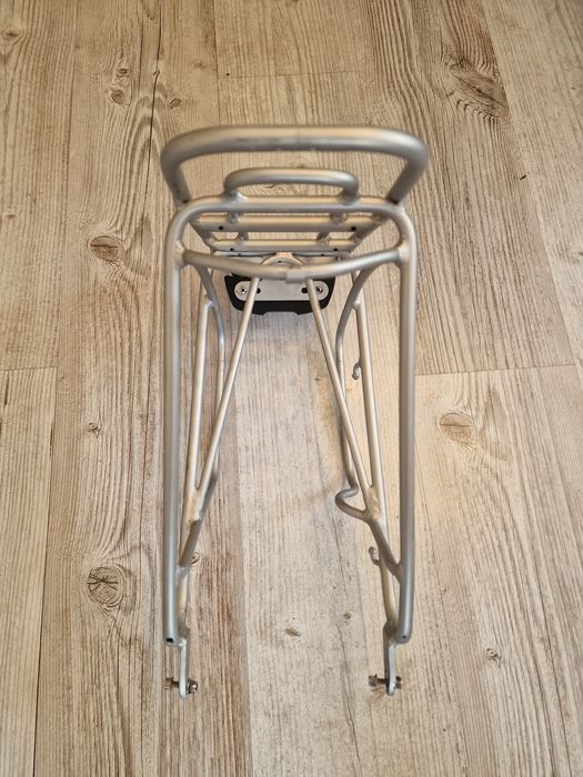 Bagażnik rowerowy tylny aluminiowy Gazelle z lampką