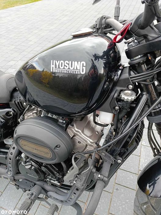 Hyosung GV 125s Bobber