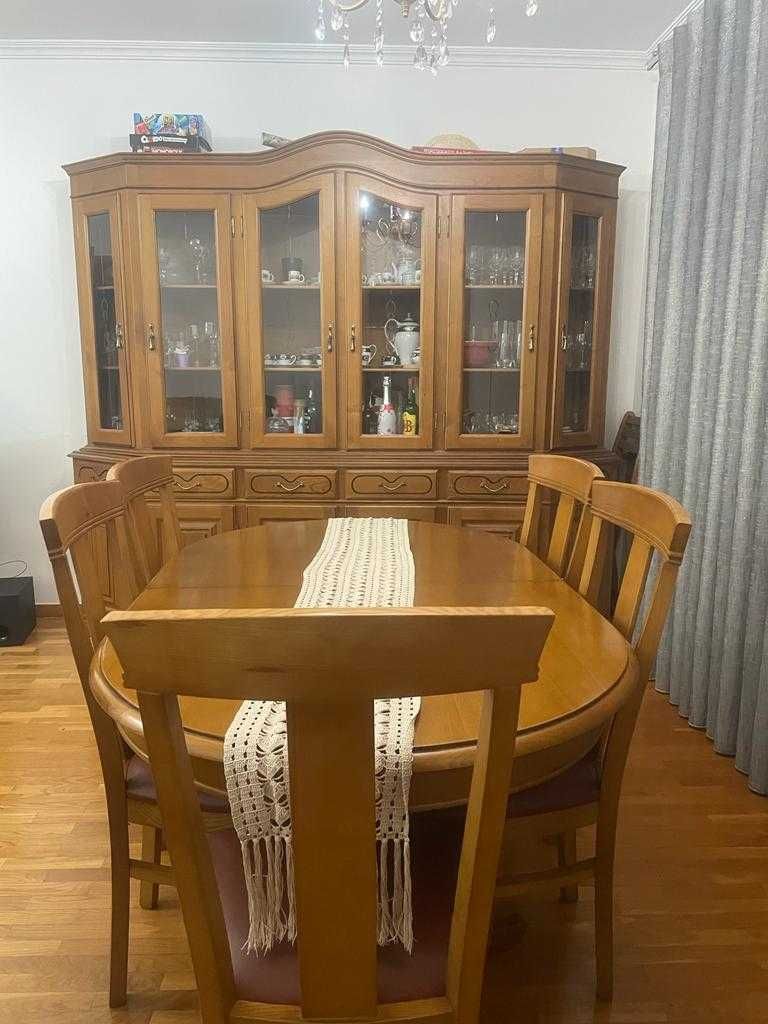 Móvel 100€, Mesa de jantar e 6 cadeiras 200&