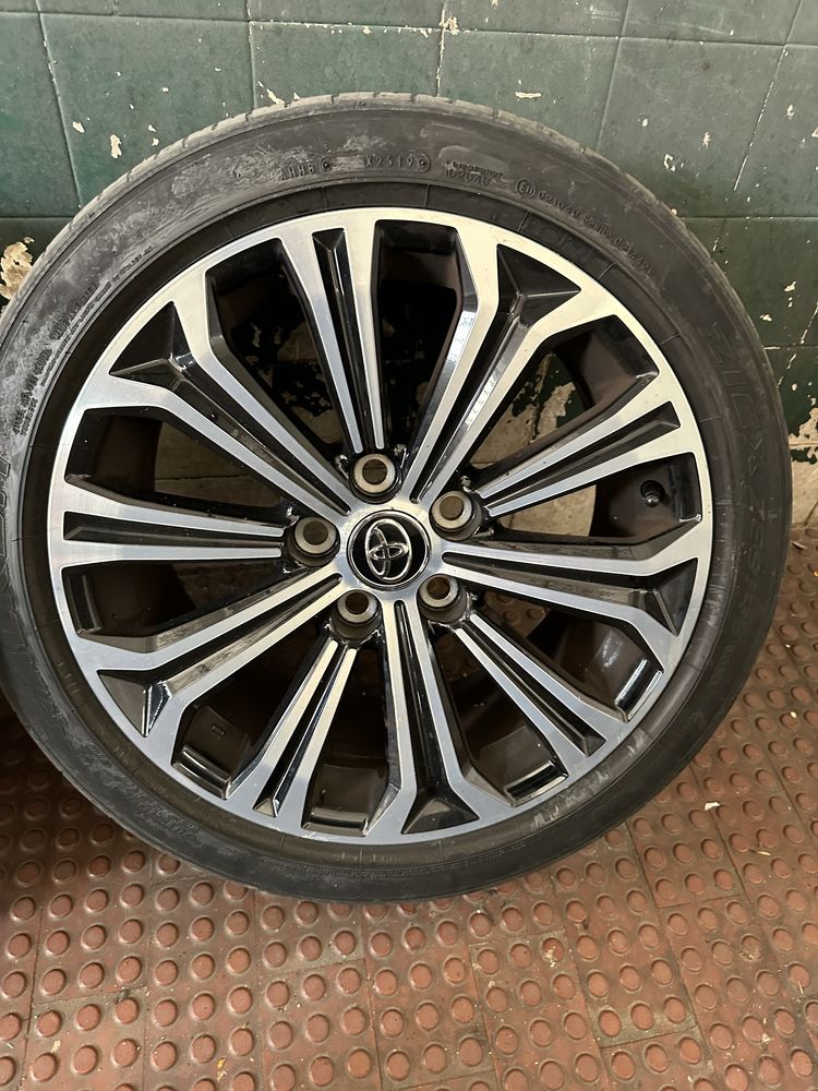 Jantes e pneus Originais Toyota Corolla  5x114.3 R17